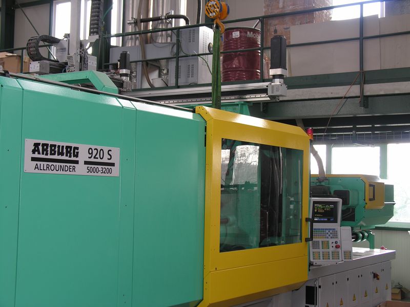 Vstřikovací lis ARBURG 920 S v provozu PLASTY-KO